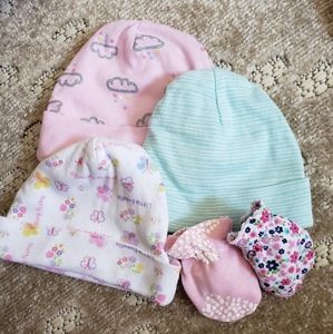 Newborn hats and mittens set